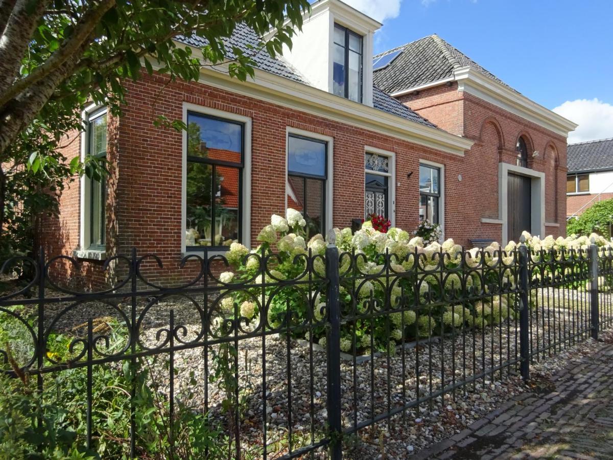 D' Ald Skoalle - Sfeervol Appartement In Oude School. Wijtgaard Bagian luar foto