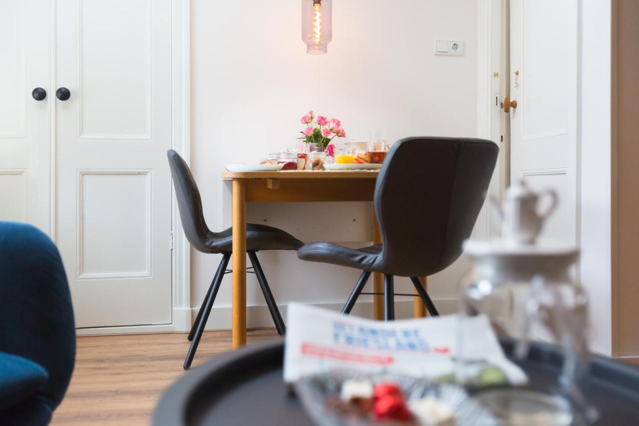 D' Ald Skoalle - Sfeervol Appartement In Oude School. Wijtgaard Bagian luar foto