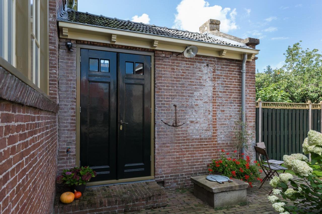 D' Ald Skoalle - Sfeervol Appartement In Oude School. Wijtgaard Bagian luar foto