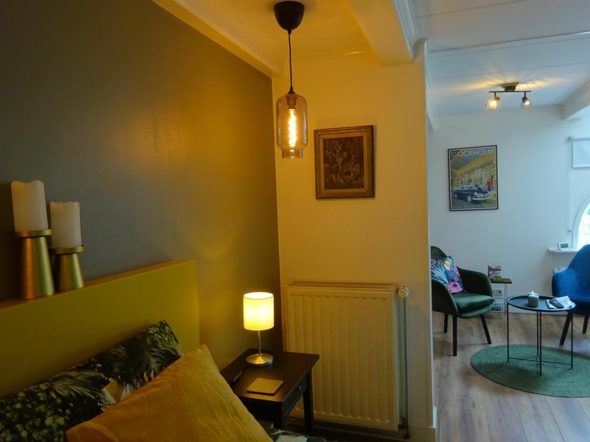 D' Ald Skoalle - Sfeervol Appartement In Oude School. Wijtgaard Bagian luar foto